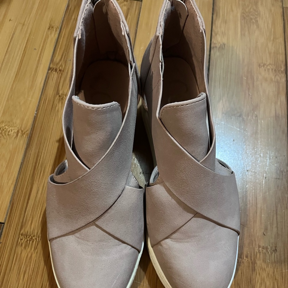 Blush Open Side Wedges